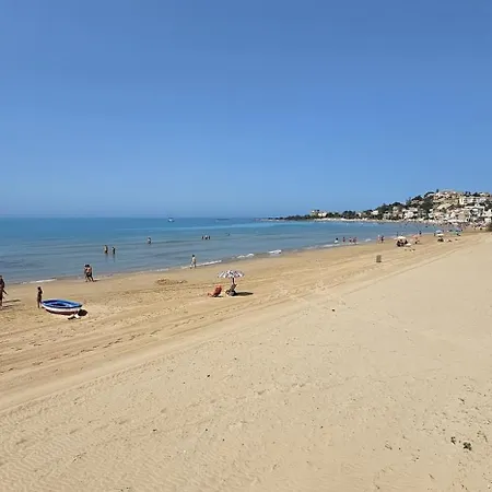 A Due Passi Dal Mare *